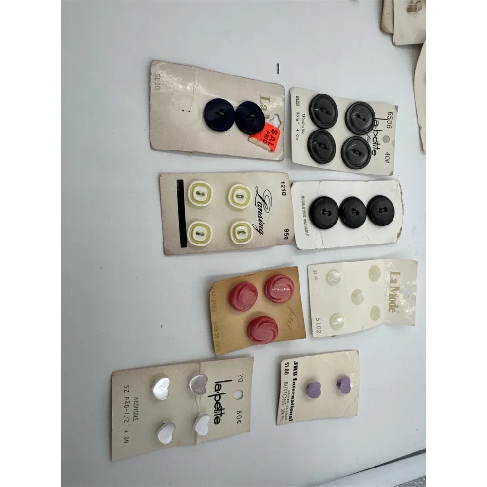 Lot of Vintage Buttons On Cards 27‎ Sets Colorful Metal Heart